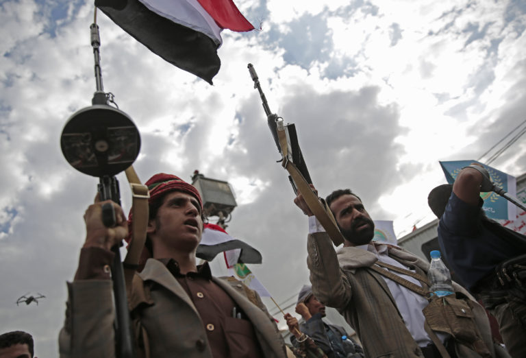 Στρατιωτικές και πετρελαϊκές εγκαταστάσεις στη Σαουδική Αραβία υποστηρίζουν ότι έπληξαν οι Χούθι