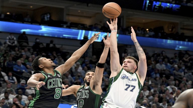 «Μυθικό» buzzer o Ντόντσιτς, «τριπλός» ο Λάουρι, νίκες για Φοίνιξ, Πόρτλαντ και Ντένβερ