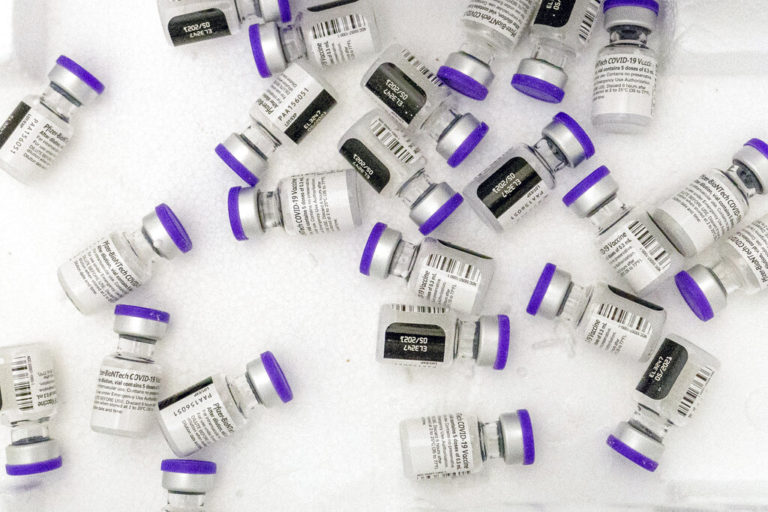 Μπάιντεν: Ενθαρρυντικά τα νέα δεδομένα της Pfizer για την αποτελεσματικότητα του εμβολίου κατά της Όμικρον