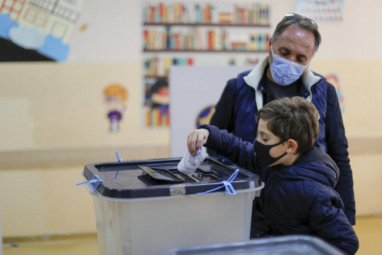 Σερβία-Κόσοβο: Ήττα του κόμματος του Άλμπιν Κούρτι στις δημοτικές εκλογές.