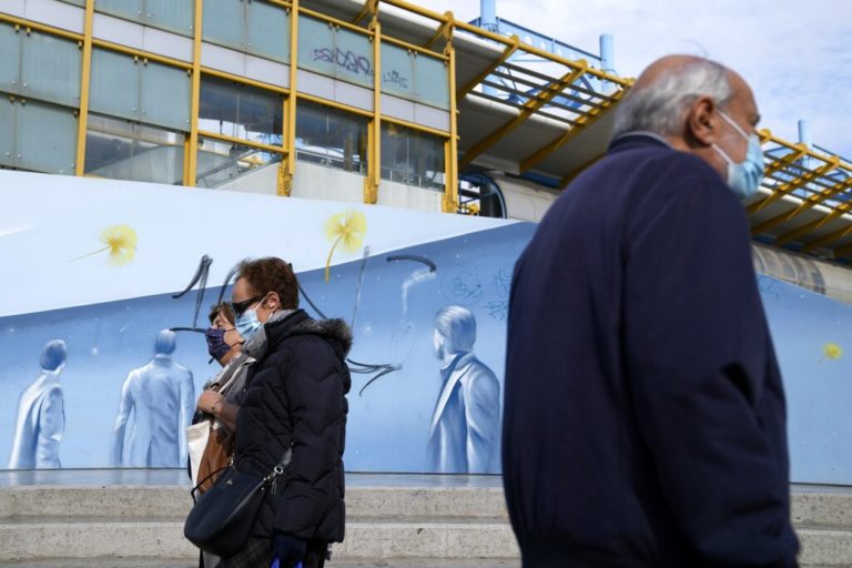 «Όχι» προς το παρόν σε σκληρότερα μέτρα για τον κορονοϊό από την κυβέρνηση