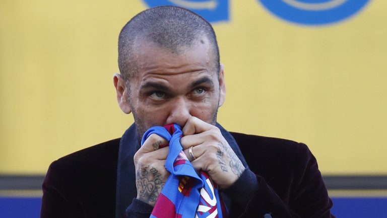 Μπαρτσελόνα: Με τον κατώτατο μισθό της La Liga υπέγραψε ο Άλβες