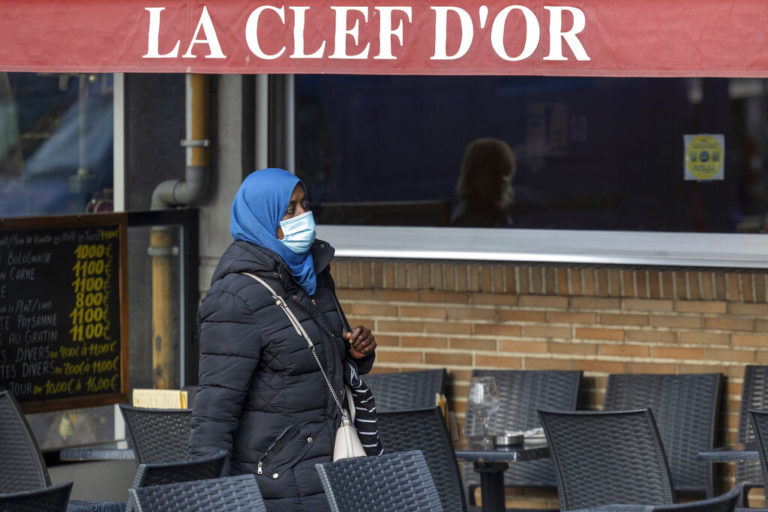 Βέλγιο: Επιστροφή στην τηλεργασία και μάσκες παντού αποφάσισε η κυβέρνηση
