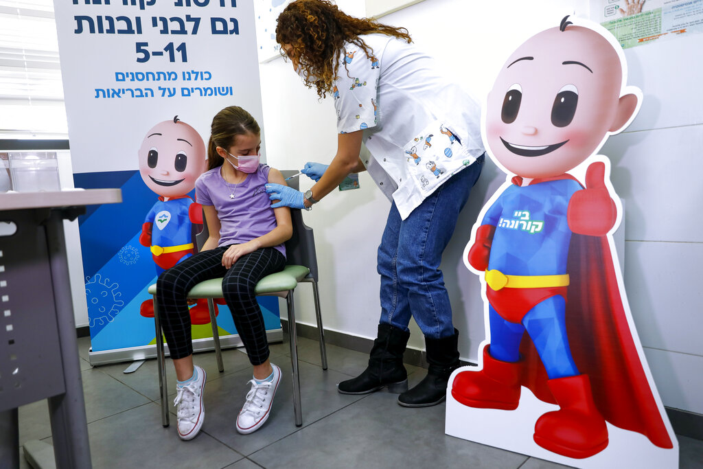 Το Ισραήλ ετοιμάζεται για την τέταρτη δόση του εμβολίου – Επιστήμονες μιλούν στην ΕΡΤ για τη νέα εξέλιξη (video)