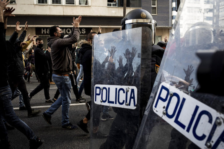 Ισπανία: Ένατη ημέρα συγκρούσεων στους δρόμους του Cádiz