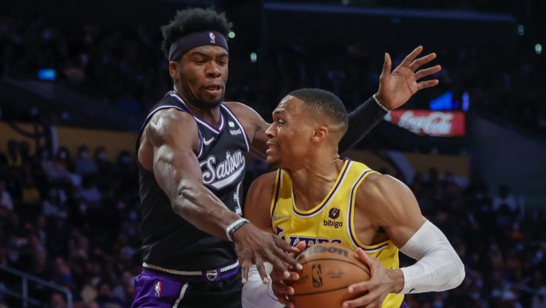 NBA: Πήραν το «θρίλερ» των τριών παρατάσεων στο LA οι Κινγκς – 15 σερί νίκες οι Σανς
