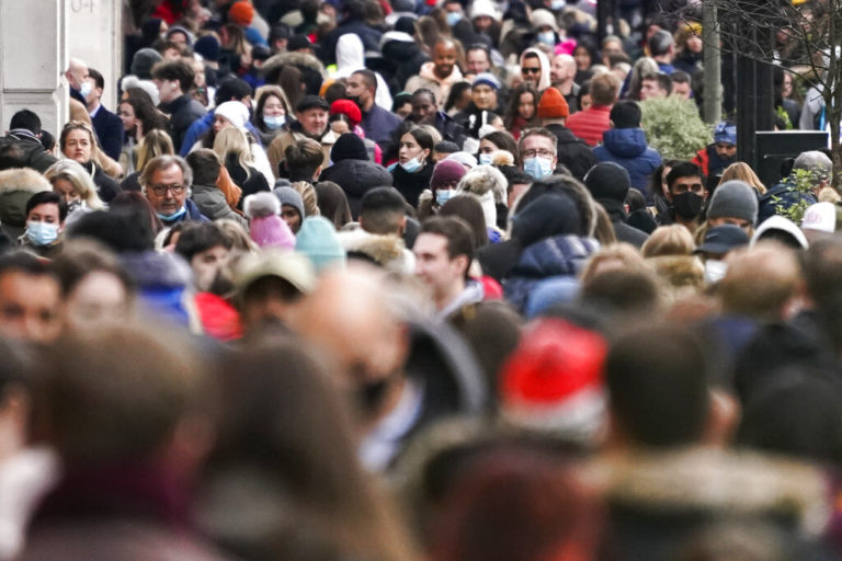 Επί ποδός για φρένο στην εξάπλωση της «Όμικρον» — Προς έκτακτη σύνοδο η ΕΕ