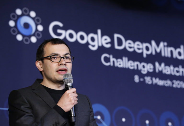 Η μητρική της Google δημιούργησε εταιρεία τεχνητής νοημοσύνης για την ανακάλυψη νέων φαρμάκων