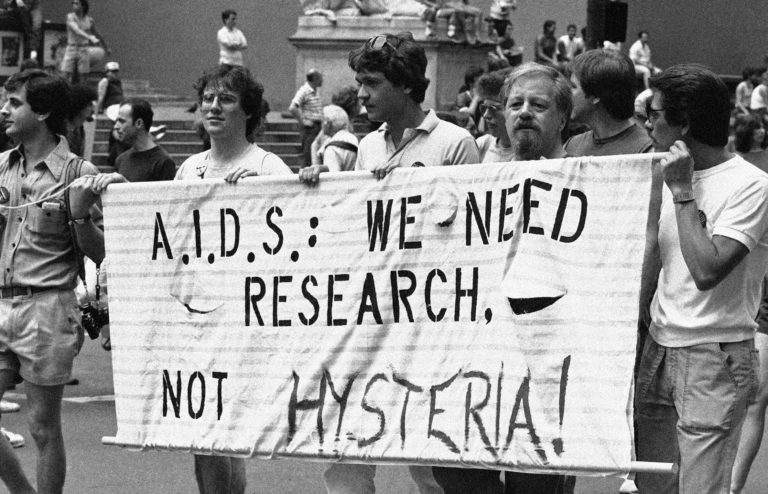 Παγκόσμια Ημέρα κατά του AIDS: Οι δέκα χρονολογίες σταθμοί – Γιατί δεν υπάρχει ακόμα εμβόλιο