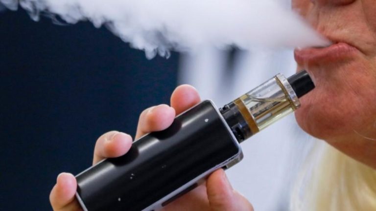 Έρευνα: Τα ηλεκτρονικά τσιγάρα σχετίζονται με αυξημένο κίνδυνο για κάταγμα
