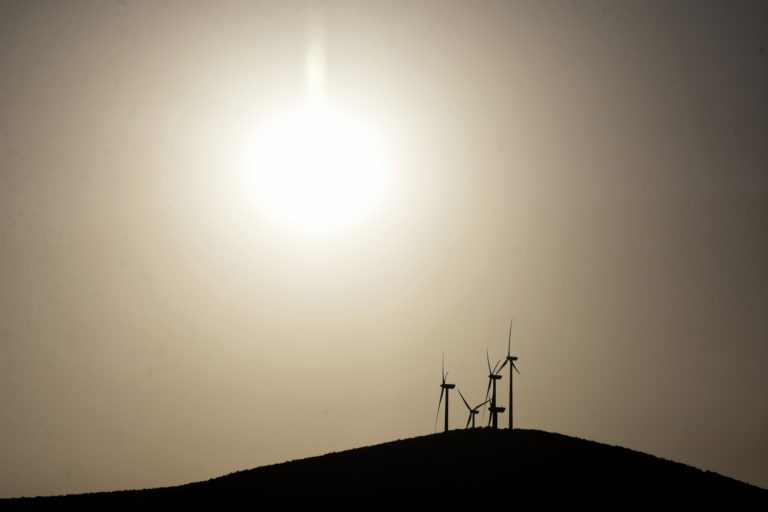 ΕΕ: Η Κομισιόν ενέκρινε ελληνικό καθεστώς ενισχύσεων ύψους 2,27 δισ. € για τη στήριξη της παραγωγής ηλεκτρικής ενέργειας από ανανεώσιμες πηγές