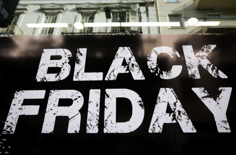 Αντίστροφη μέτρηση για την Black Friday: Οι προσδοκίες, οι φόβοι για ελλείψεις και οι συστάσεις