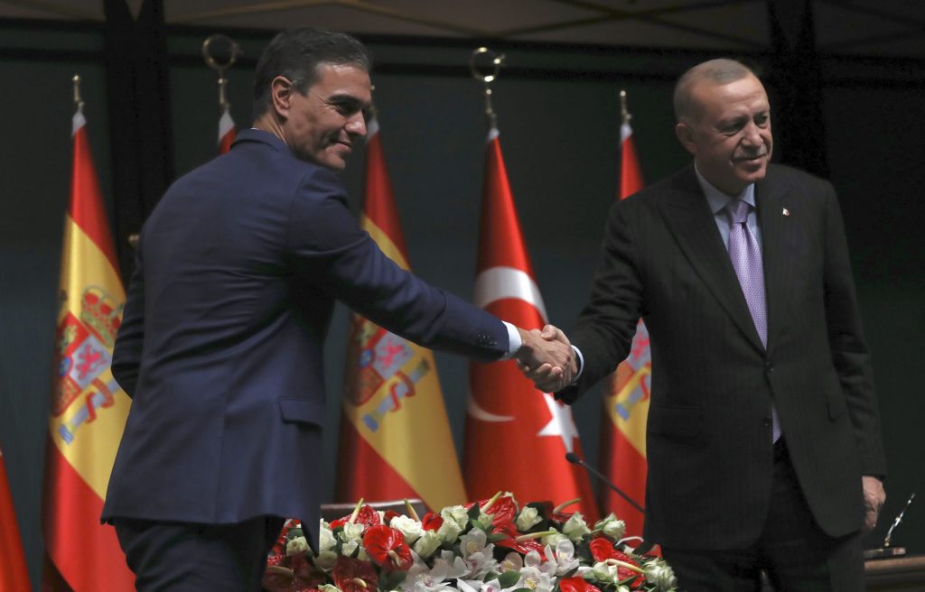 Πέντε συμφωνίες Ισπανίας – Τουρκίας υπέγραψαν Σάντσεθ και Ερντογάν στην Άγκυρα