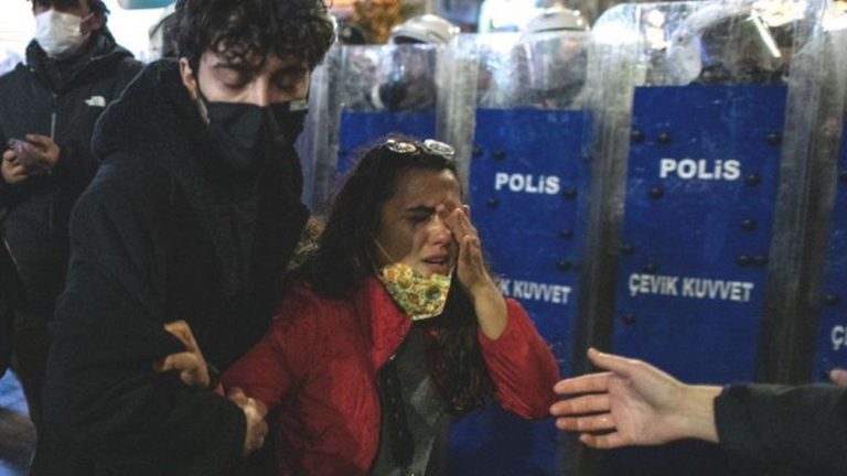 Δ. Τριανταφύλλου (Πανεπιστήμιο Kadir Has): Κανένας εφησυχασμός έναντι της Τουρκίας – Οι διαδηλώσεις συνεχίζονται (video)