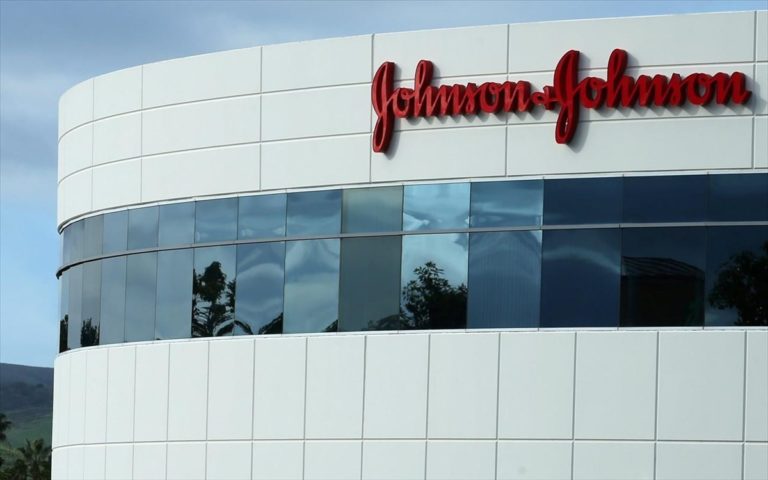 Σε δύο εταιρείες σπάει η Johnson & Johnson