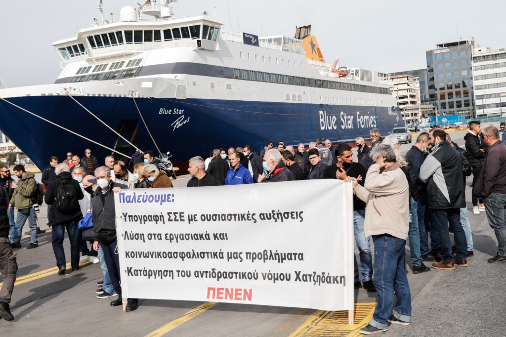 ΠΝΟ: Δεμένα παραμένουν τα πλοία στα λιμάνια λόγω της 48ωρης απεργίας