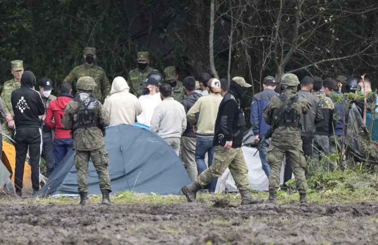 Κλιμακώνεται η διπλωματική ένταση εκατέρωθεν των συνόρων Πολωνίας-Λευκορωσίας-Αυξάνεται η διεθνής ανησυχία απο τη συγκέντρωση μεταναστών (video)