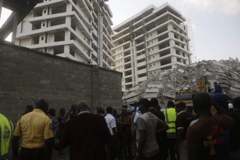 Νιγηρία: 100 αγνοούμενοι από κατάρρευση κτιρίου και τουλάχιστον έξι οι νεκροί