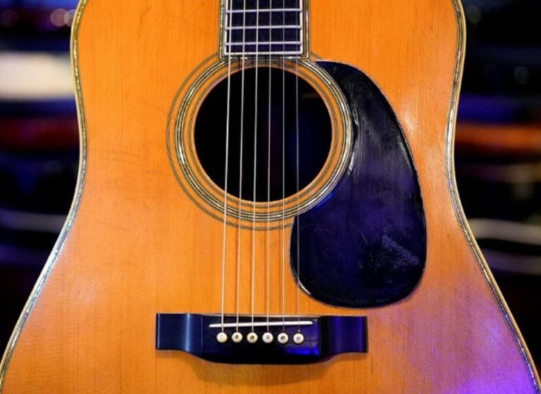 ΗΠΑ: Κιθάρα του Eric Clapton πωλήθηκε έναντι 625.000 δολαρίων σε πλειστηριασμό