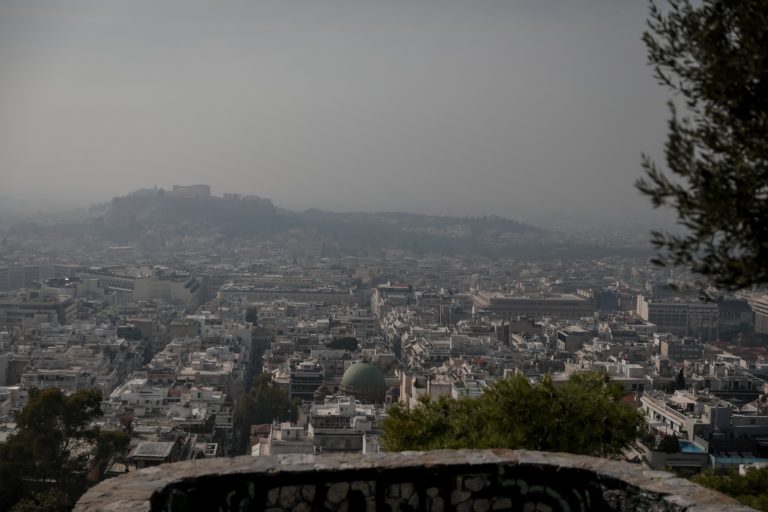 Ο καιρός με την Πάττυ Σπηλιωτοπούλου: Oμίχλες, λίγες νεφώσεις και μικρή πτώση θερμοκρασίας τη Δευτέρα