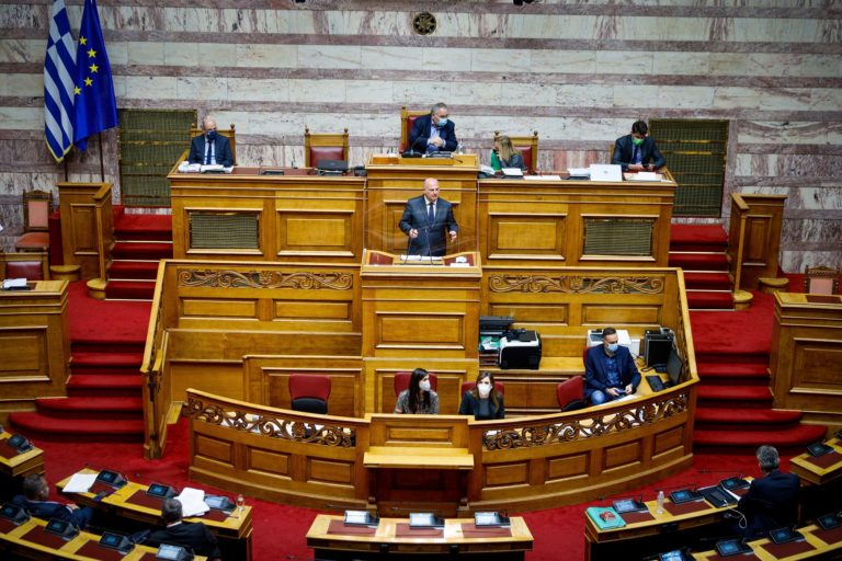 Βουλή: Ψηφίζεται σήμερα o νέος Ποινικός Κώδικας – Κόντρα για το άρθρο περί διασποράς ψευδών ειδήσεων-Υπερψηφίζει ο Α. Λοβέρδος
