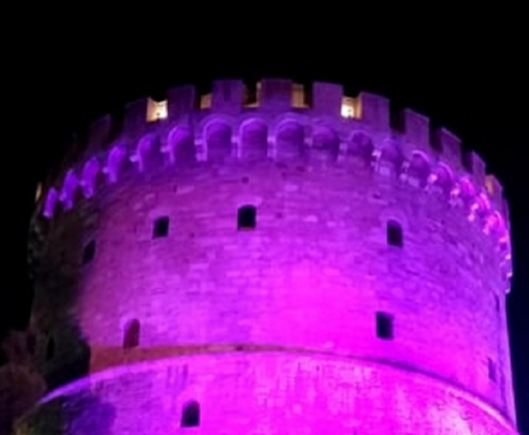 Θεσσαλονίκη: Στα μωβ ο Λευκός Πύργος για τα παιδιά που γεννιούνται πρόωρα