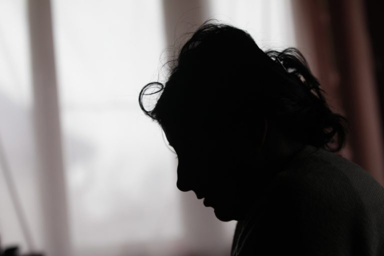 Μαρτυρία γυναίκας – θύματος κακοποίησης στην ΕΡΤ Β. Αιγαίου (ηχητικό)