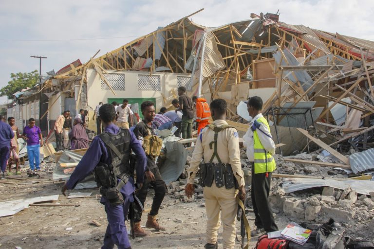Σομαλία: Έκρηξη παγιδευμένου αυτοκινήτου στην Μογκαντίσου – Τουλάχιστον 5 νεκροί και 20 τραυματίες