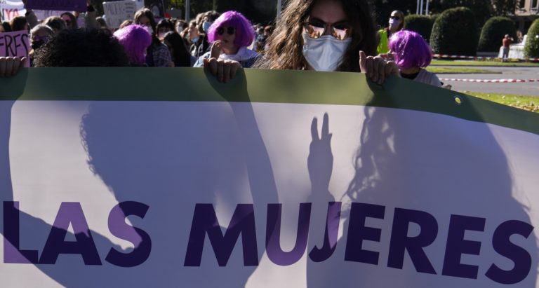 Ισπανία: Τα κόμματα υπογράφουν ανανέωση του Κρατικού Συμφώνου κατά της Έμφυλης Βίας – Αρνείται η Ακροδεξιά VOX