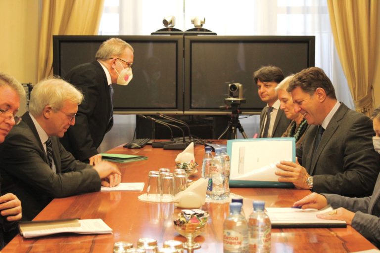 Συνάντηση Αναπληρωτή Υπουργού Εξωτερικών Μιλτιάδη Βαρβιτσιώτη με τον Υφυπουργό Εξωτερικών της Ρωσικής Ομοσπονδίας Αλεξάντρ Γκρουσκό