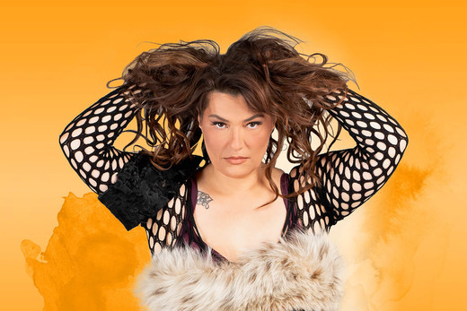 “Cavewoman” της Έμμα Πίρσον