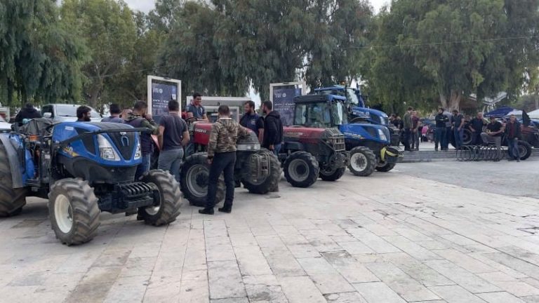 Στον κόμβο Μουρνιών δίνουν ραντεβού αγρότες και κτηνοτρόφοι