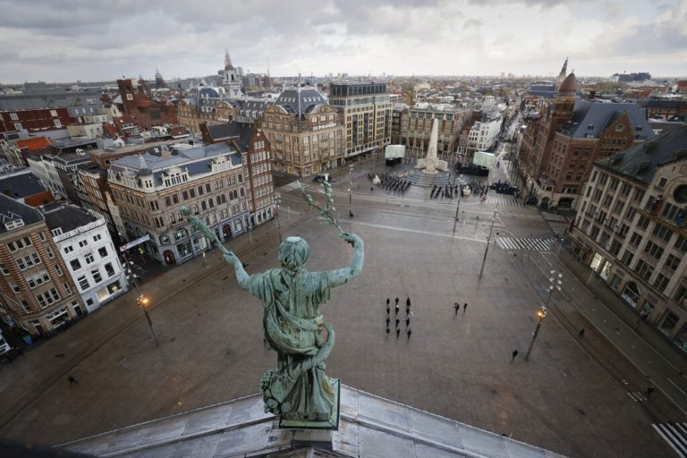 Η Ολλανδία επιστρέφει σε μερικό λοκντάουν λόγω της αύξησης των κρουσμάτων