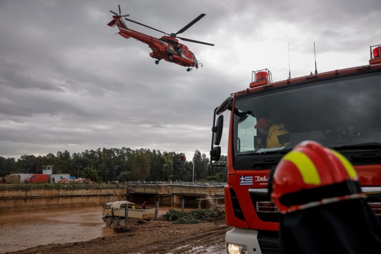 Άσκηση ετοιμότητας στην Ελευσίνα για την αντιμετώπιση πλημμυρικών φαινομένων (video)