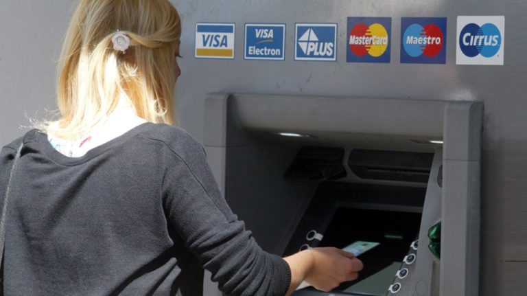 44χρονη στη Θεσσαλονίκη κατηγορείται ότι έκλεβε τον θείο της που νοσηλευόταν