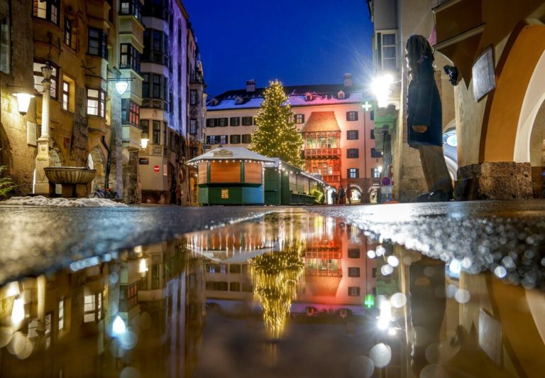 Υπό τη σκιά της Όμικρον – Σε εγρήγορση κυβερνήσεις και φαρμακοβιομηχανίες