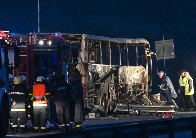 Τραγωδία στη Βουλγαρία: 46 νεκροί από φωτιά σε λεωφορείο – Έσπασαν τα τζάμια και σώθηκαν 7 άτομα (video)