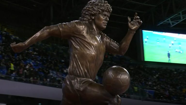 Η Νάπολι παρουσίασε το άγαλμα του Ντιέγκο Μαραντόνα (video)