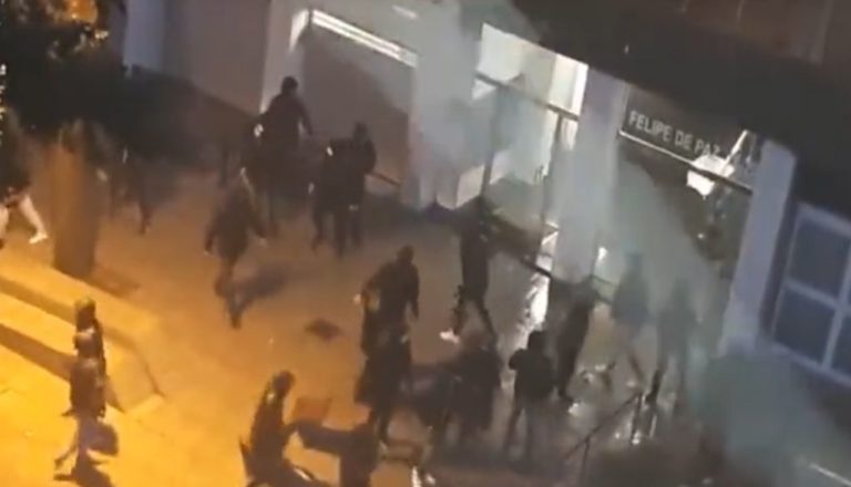 Οπαδοί της Μπενφίκα και της Χάιντουκ επιτέθηκαν σε Καταλανούς (video)