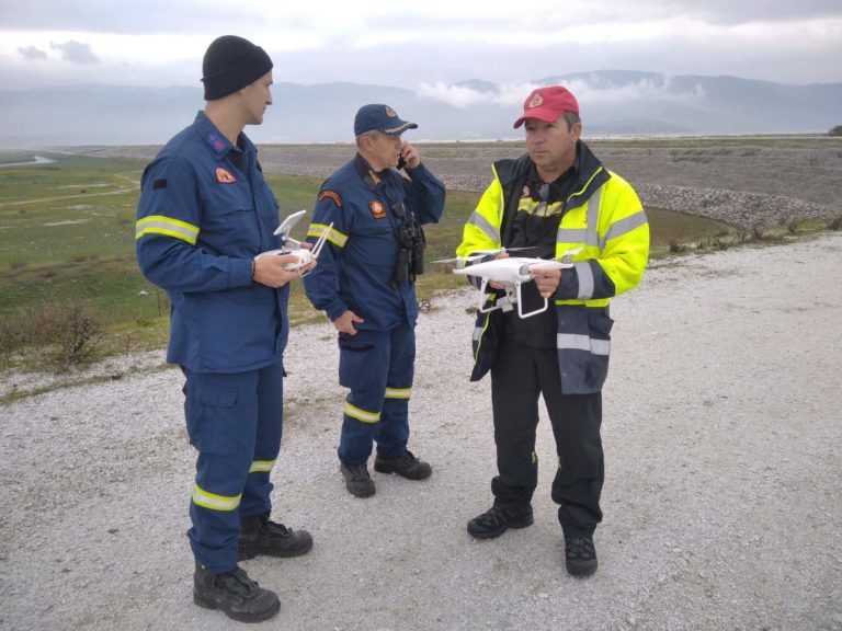 Έρευνες στη λίμνη Κάρλα, στο Μαυροβούνι και στη θάλασσα για τον εντοπισμό του 62χρονου πιλότου (video)