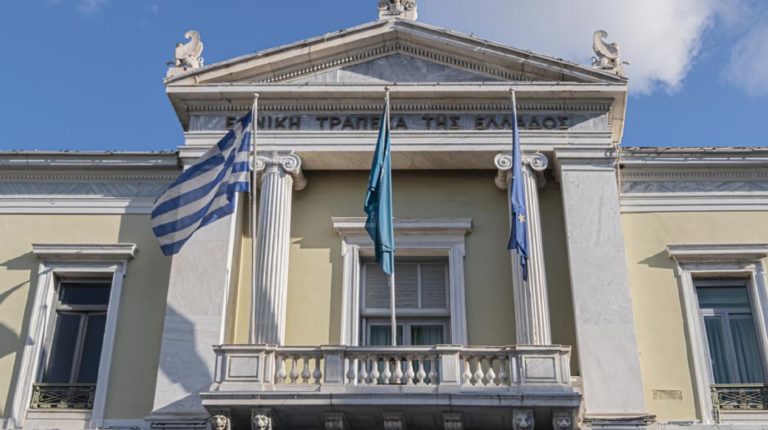 Εθνική Τράπεζα: Ξεκινάει σήμερα το νέο πρόγραμμα οικειοθελούς αποχώρησης – Αποζημιώσεις έως 300.000 ευρώ – Όλοι οι όροι