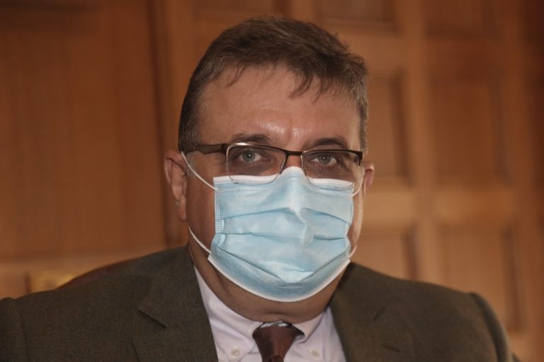 Αθ. Εξαδάκτυλος στο Πρώτο: Να θεσπιστεί ακαταδίωκτο στα νοσοκομεία για τους ιδιώτες γιατρούς – Δεν βοηθά η προαναγγελία επίταξης (audio)