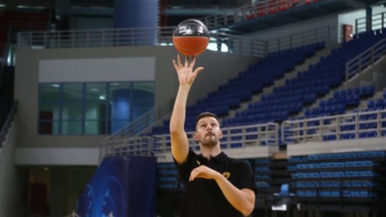 Με σοβαρό εγκεφαλικό επεισόδιο νοσηλεύεται ο Γέλοβατς – Σταθερή αλλά κρίσιμη η κατάστασή του