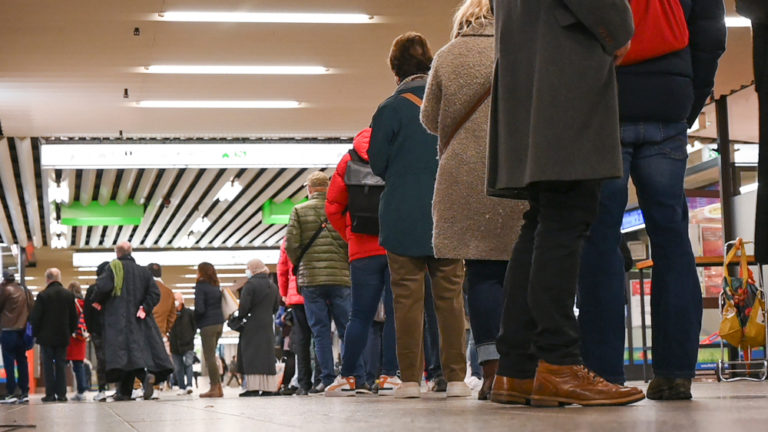 Γερμανία- covid-19: Ρεκόρ κρουσμάτων, αυστηροί περιορισμοί στο Βερολίνο για τους ανεμβολίαστους