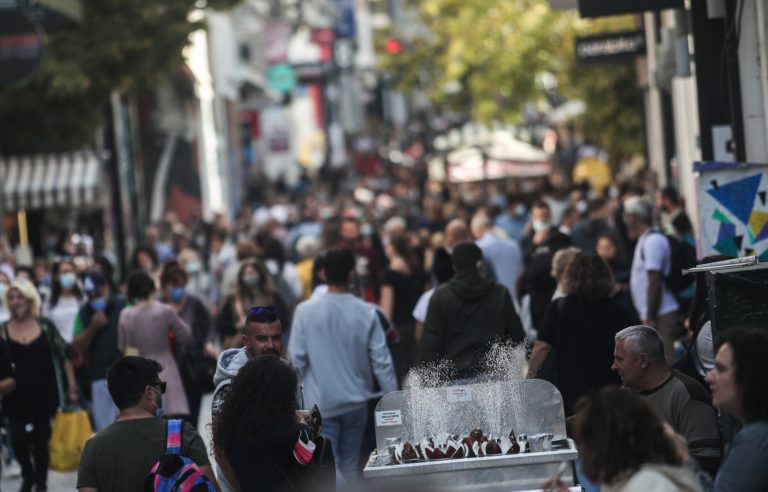 Αυξημένη η κίνηση στα εμπορικά καταστήματα – Μπαράζ ελέγχων και λουκέτο 60 ημερών σε κέντρο στο Γκάζι