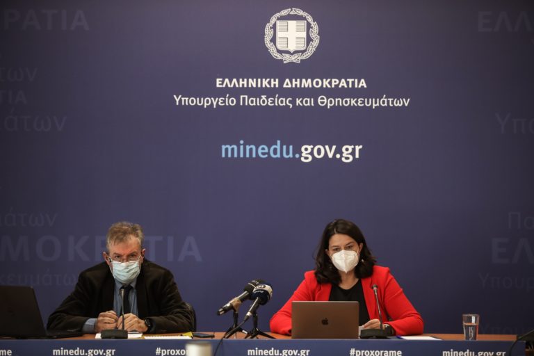 Ν. Κεραμέως: Καμία αναστολή της διά ζώσης λειτουργίας των σχολείων – 166 νέα προγράμματα σπουδών από νηπιαγωγείο μέχρι λύκειο