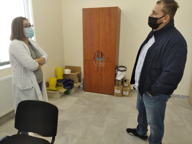 Περιοδεία κλιμακίου του ΚΚΕ στο δομές ΤΟΜΥ Λάρισας