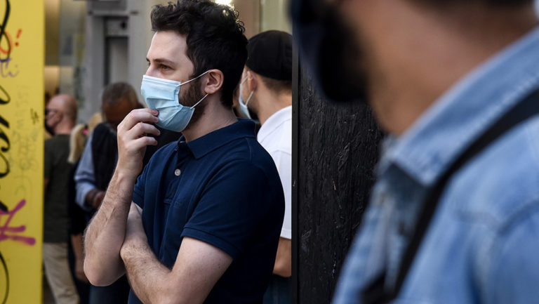 Η μάσκα μειώνει κατά 53% τις μολύνσεις από κορονοϊό – Διεθνής έρευνα με ελληνική συμμετοχή