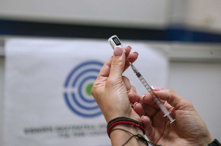 Μήνυμα για εμβολιασμό στέλνουν οι κοινωνικές δομές του δήμου Ρήγα Φεραίου