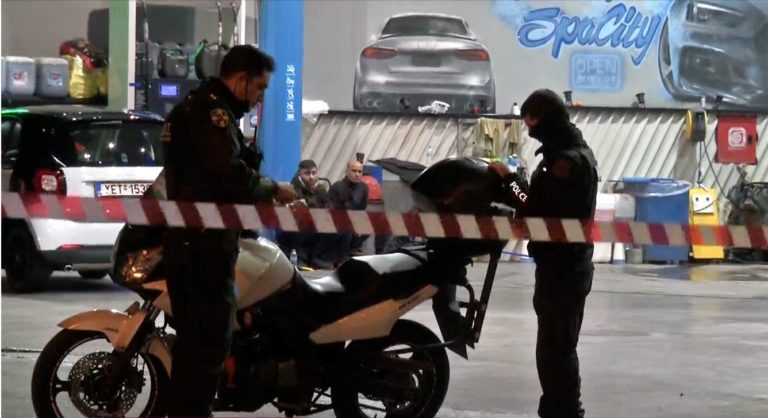 Νίκαια: Πυροβολισμοί έξω από βενζινάδικο – Κατέληξε ο ένας από τους δύο τραυματίες (video)